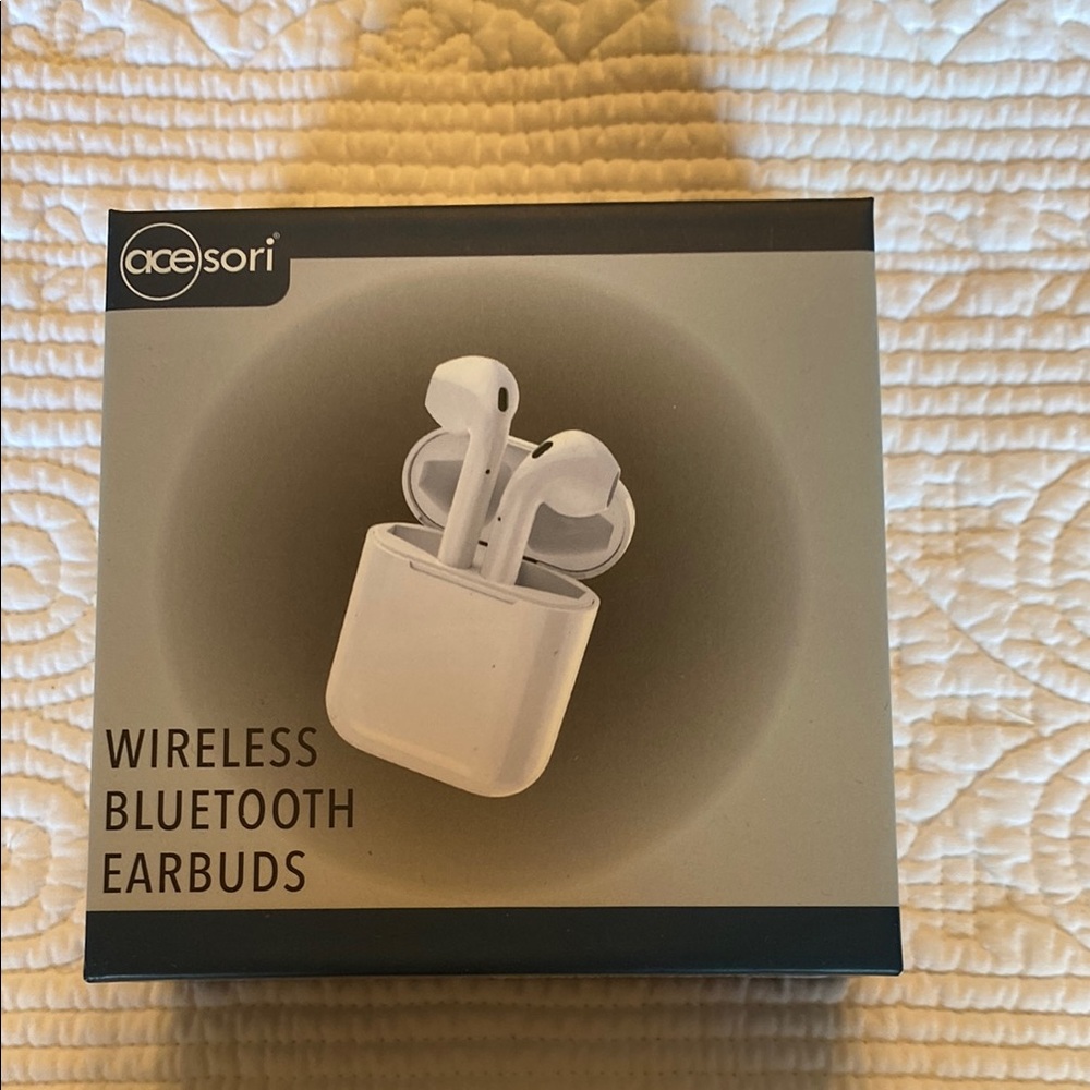 White Wireless Bluetooth Earbuds